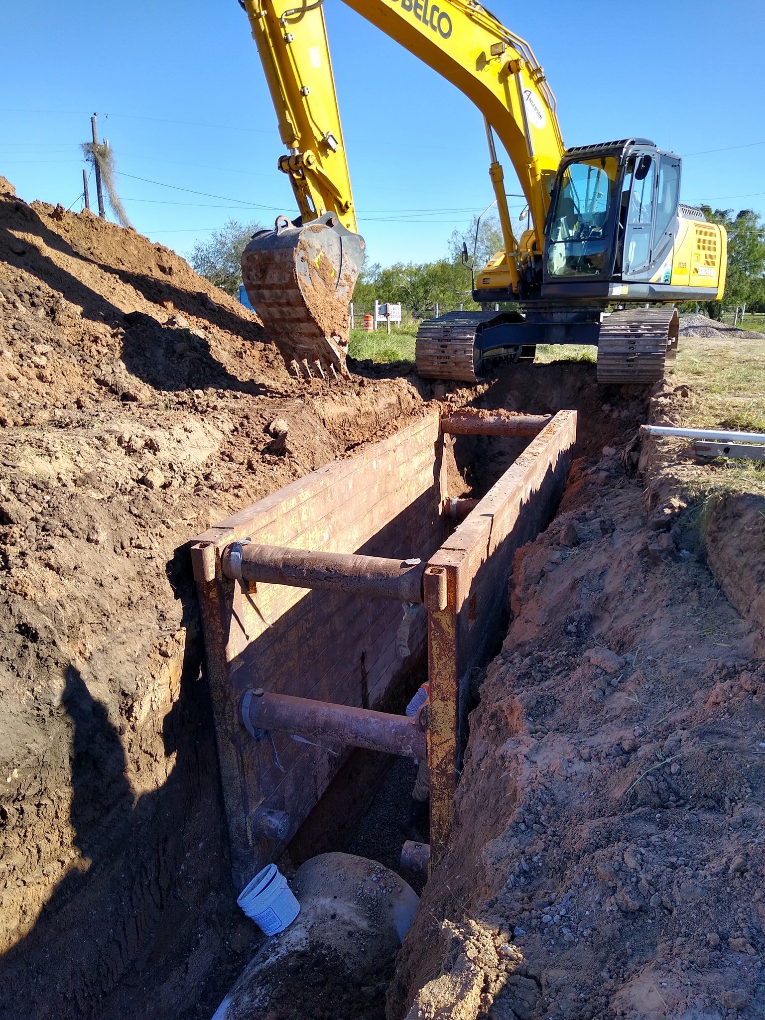 Storm drain installation with trench box — Lyford, TX